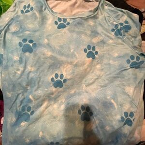 paw lrints tshirt sz xl